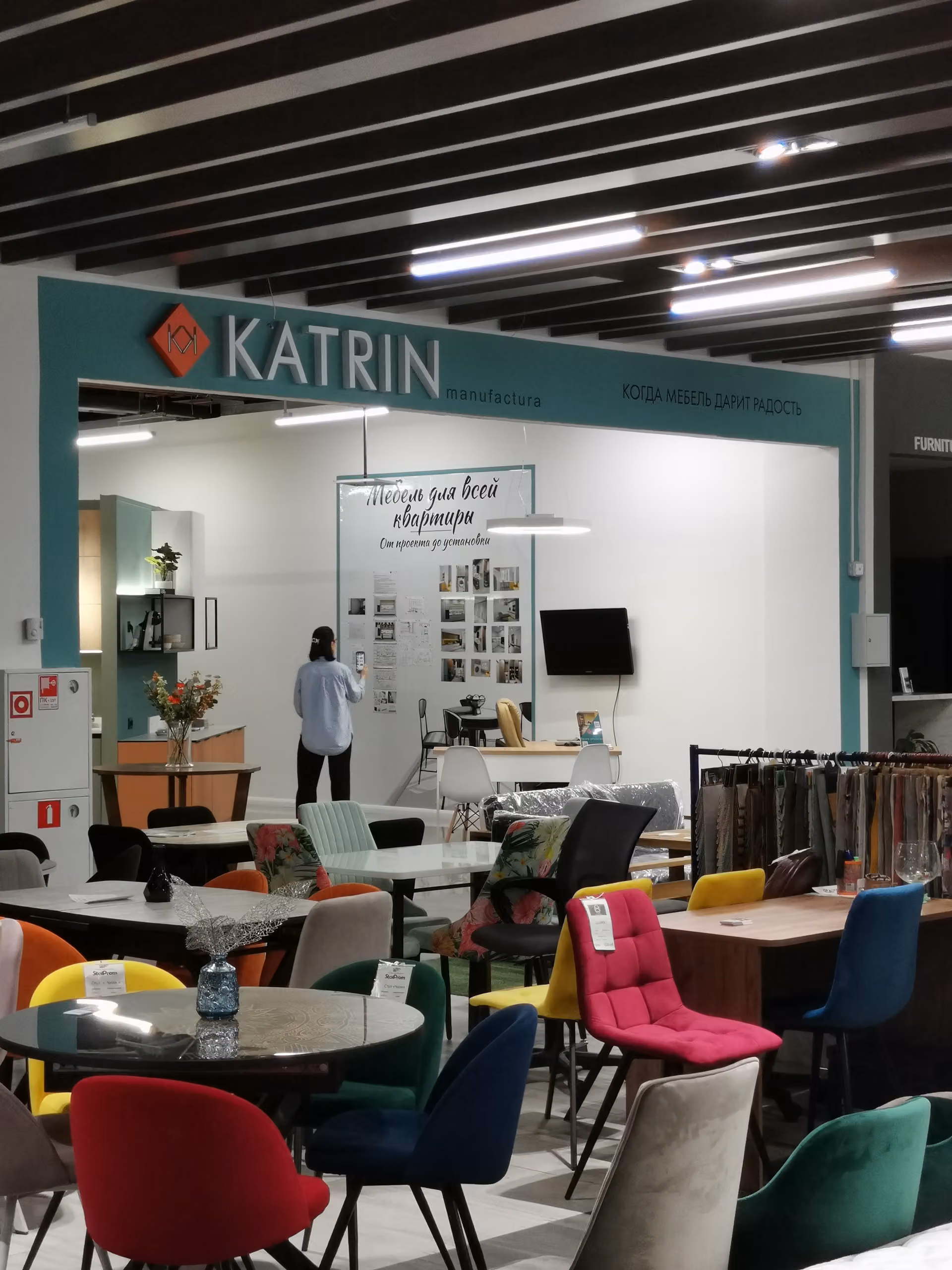 Мебельная экспозиция шоурума KATRIN в ТЦ «Villa»